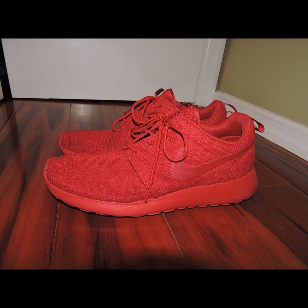 red nike roshes